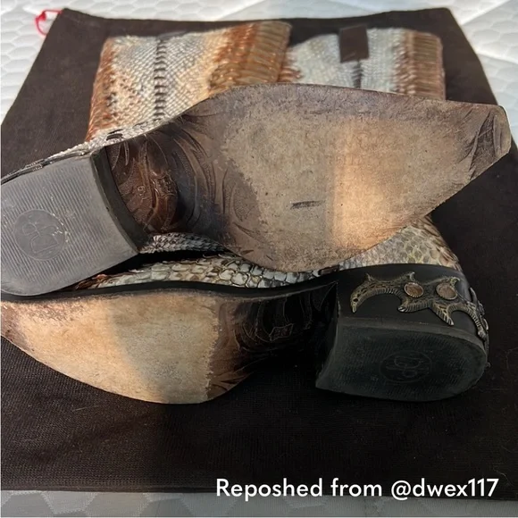 My husband got these off Poshmark for me but to small so I’m reposhing - Picture 5 of 7